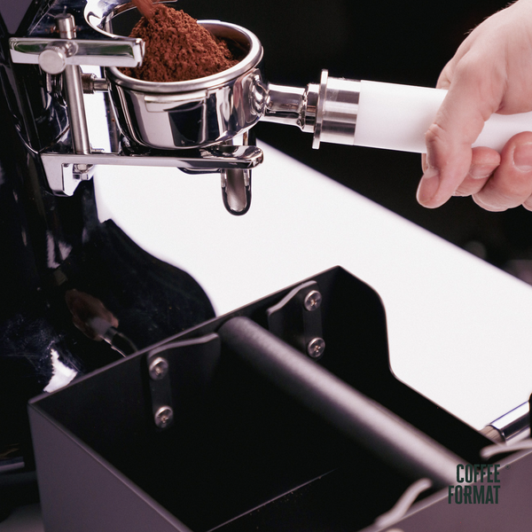 pol_pm_Nablatowy-odbijak-do-fusow-KB-01-Black-Coffee-Format-4440_2.png